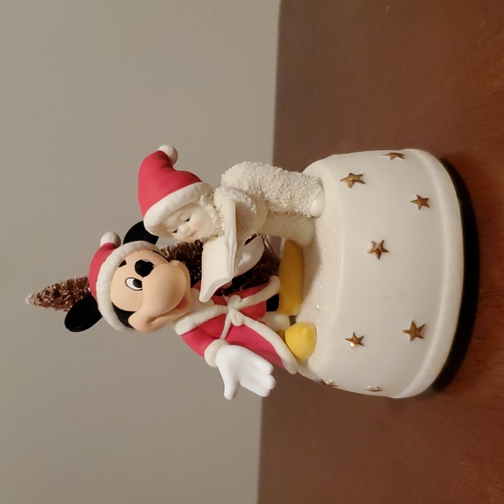 Snowbabies Dept 56 Mickey Mouse Christmas Music Box Mickey's Christmas Carols